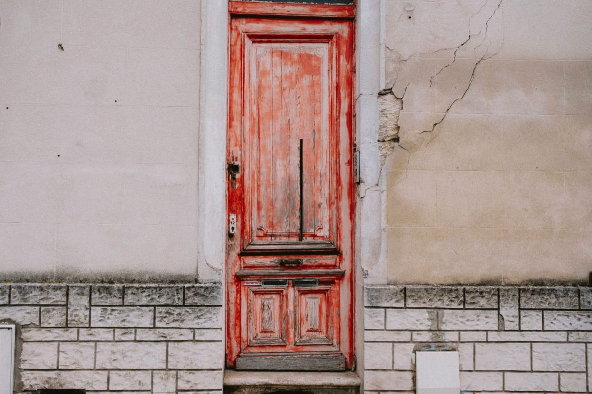 Réparer une charnière de porte qui grince