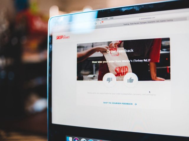 Avis et photos générés par IA : comment ne plus vous faire avoir en li