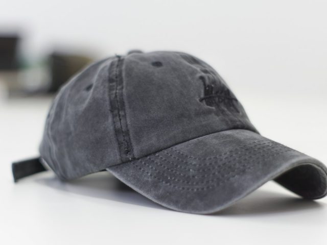 Casquette en coton bio : 79 € justifiés ou simple étiquette ?