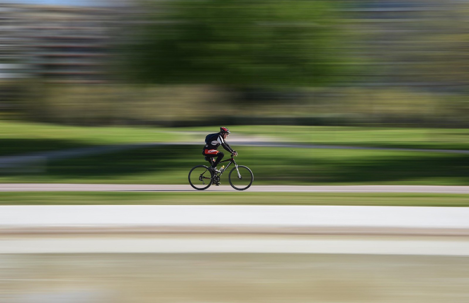 Cycliste portant une casquette coton huilé en ville