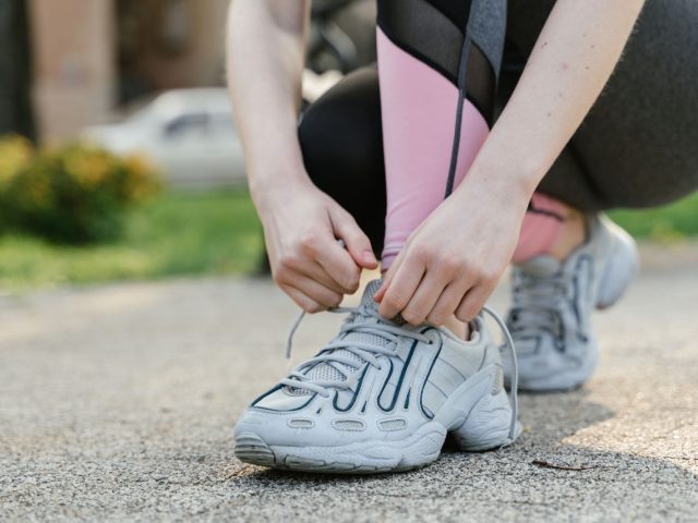 Budget, équipement et alternatives low-cost pour rester actif sans se